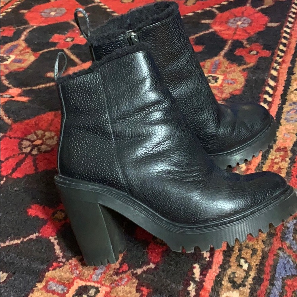 Dr. Marten “Magdalena” shearling Chelsea Boot